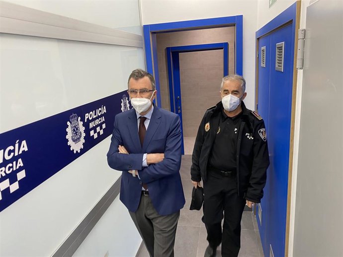 El alcalde de Murcia, José Ballesta, visita el fin de obra del nuevo Cuartel de Policía Local de Espinardo