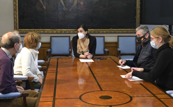 Reunión de la  alcaldesa, Gema Igual, con la hija de Matilde Camus, Matilde Guisánde