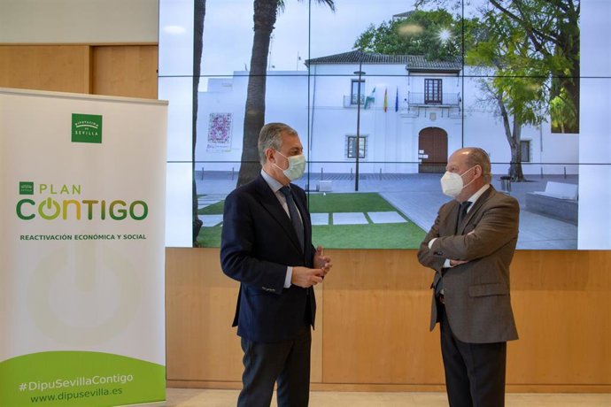 Sanz y Villalobos, durante el encuentro