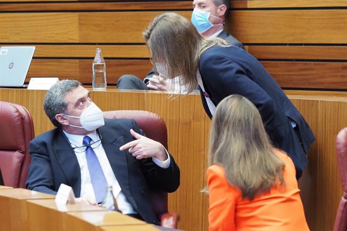 MociónCyL.-Pascual (Por Ávila) no ve "certidumbre" en la alternativa de Tudanca pero rechaza "carta blanca" para Mañueco