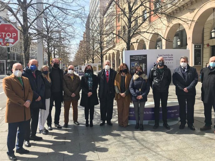 Presentación de la exposición "Los carteles de la Semana Santa de Zaragoza 1949-2021"organizada por el Ayuntamiento de Zaragoza y la Asociación para el Estudio de la Semana Santa y que se puede ver en paseo Independencia hasta el 11 de abril