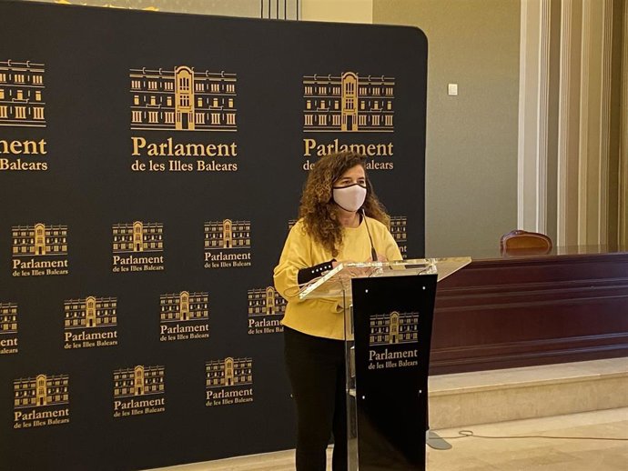 La portavoz del PSIB en el Parlament, Pilar Costa.
