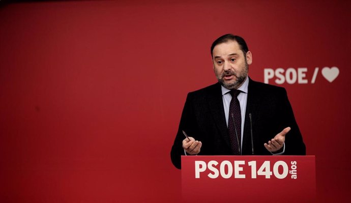Archivo - El ministro de Transportes, José Luis Ábalos, durante una intervención posterior a una reunión de la Ejecutiva Federal del PSOE