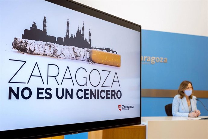 La consejera municipal de Servicios Públicos y Movilidad, Natalia Chueca, ha presentado la campaña "Zaragoza no es un cenicero"