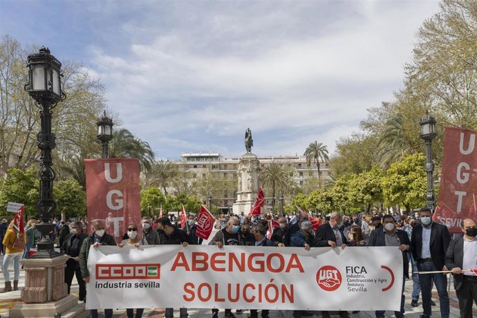 Imagen de 19 de marzo de la manifestación de los trabajadores de Abengoa en Sevilla para reclamar el mantenimiento del empleo.