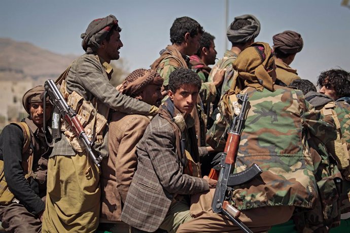 09 March 2021, Yemen, Sanaa: Armed members of the Houthi rebel movement ride a vehicle during a funeral procession held for Houthi fighters who were allegedly killed in recent fighting with the Yemeni Saudi-backed government forces. Photo: Hani Al-Ansi/