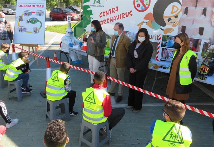 Inicio de la campaña 'Aprende a Crecer con Seguridad' en el CEIP Tres Carabelas de Huelva.