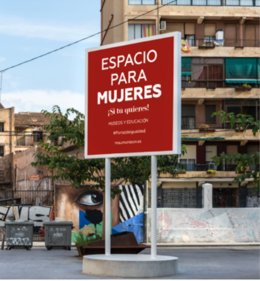 Mau Monleón Pradas, #Portaldeigualdad / Campaña por la Igualdad en el Museo y en la Educación, 2020-2021. Arte Público participativo. Valla publicitaria, Jardín de Esculturas del Instituto Valenciano de Arte Moderno IVAM.