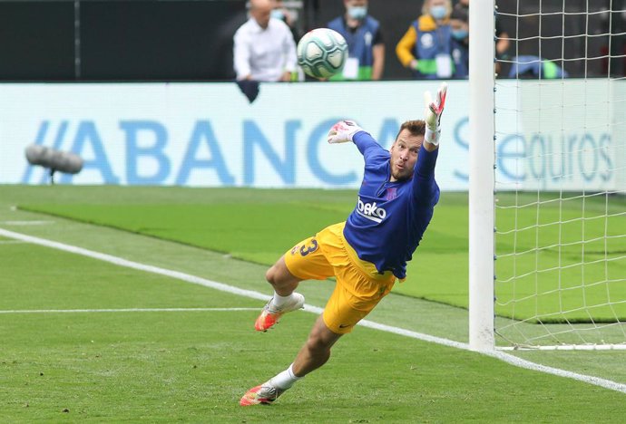 Archivo - VIGO, SPAIN - JUN 27: Norberto Murara Neto of FC Barcelona warms up before the spanish league, La Liga, football match played between Celta de Vigo and FC Barcelona at Balaidos Abanca Stadium on Jun 27, 2020 in Vigo, Pontevedra, Spain. The Spa