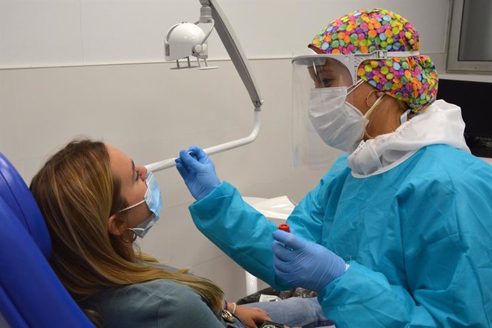 Archivo - Arxiu - Prova PCR per a detectar Covid