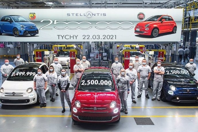 Stellantis celebra la producción del Fiat 500 número 2,5 millones en su planta de Tychy (Polonia).