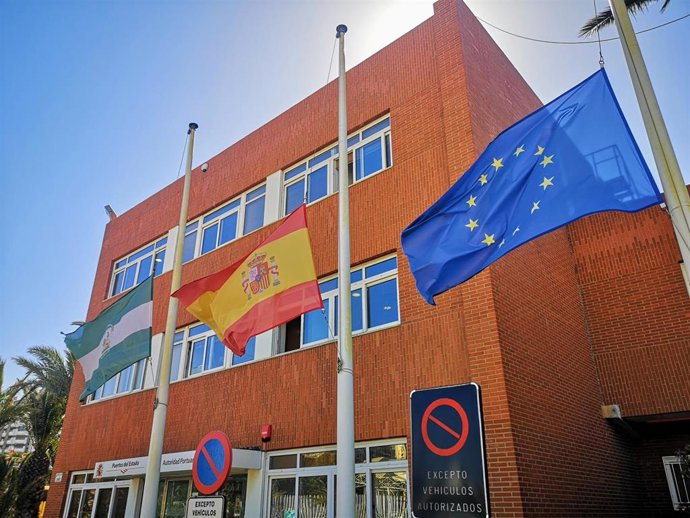 Archivo - Fachada de la sede de la Autoridad Portuaria de Almería