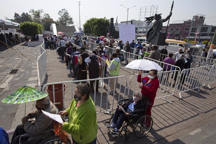 19 March 2021, Mexico, Nezahualcoyotl: Elderly people queue to receive the free CanSino coronavirus (Covid-19) vaccine in the municipality of Nezahualcoyotl. Photo: Antonio Nava/Prensa Internacional via ZUMA/dpa