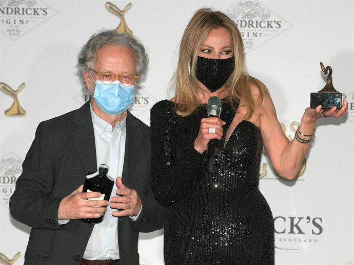 Fernando Colomo entregó el Premio Yago de Honor a Ana Obregón