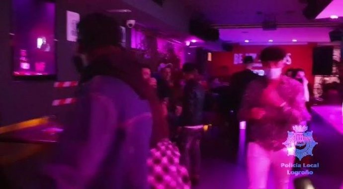 Denunciados cuatro locales del entorno de la calle Vitoria y ocho 'botellones' el fin de semana, por incumplir la normativa Covid-19 en Logroño