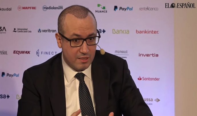 El consejero delegado de BBVA, Onur Gen, en el 'I Simposio del Observatorio de las Finanzas' organizado por Invertia y El Español.