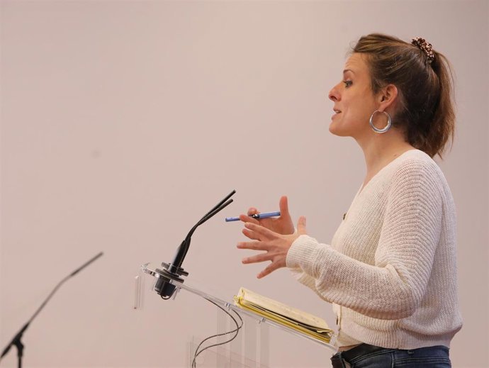 La diputada de la CUP en el Congreso, Mireia Vehí, interviene en una rueda de prensa anterior a una Junta de Portavoces en el Congreso de los Diputados, en Madrid (España), a 9 de marzo de 2021.