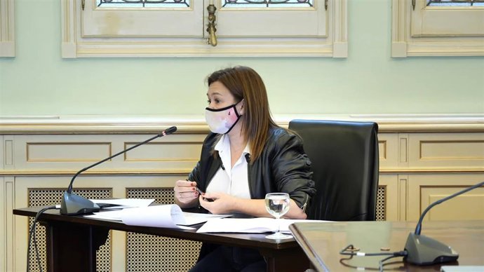 La consellera de Presidencia, Función Pública e Igualdad, Mercedes Garrido, comparece en comisión parlamentaria.