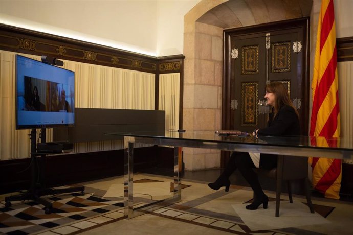 Reunión de la presidenta del Parlament, Laura Borrs, y el presidente del PP catalán, Alejandro Fernández, en la ronda de consultas para proponer un candidato a la investidura de presidente de la Generalitat.