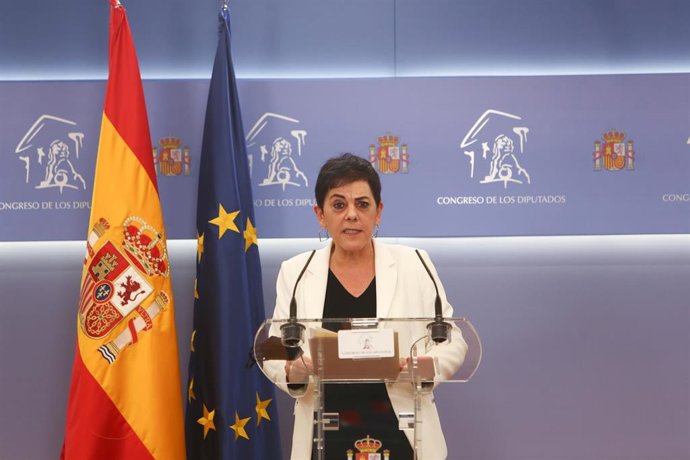 La portavoz parlamentaria de EH Bildu, Mertxe Aizpuru, interviene en una rueda de prensa posterior a una Mesa del Congreso de los Diputados, en Madrid (España), a 9 de marzo de 2021.