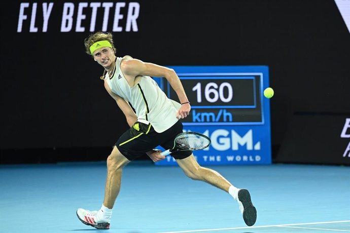 Archivo - Alexander Zverev of Germany in action during his Men's Quarter finals singles match against Novak Djokovic of Serbia on Day 9 of the Australian Open at Melbourne Park in Melbourne, Tuesday, February 16, 2021. (AAP Image/Dave Hunt) NO ARCHIVING