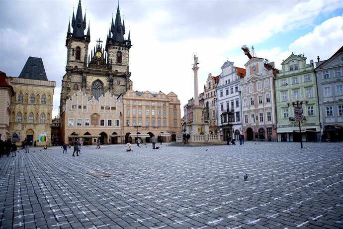 Homenaje a las víctimas del coronavirus en Praga