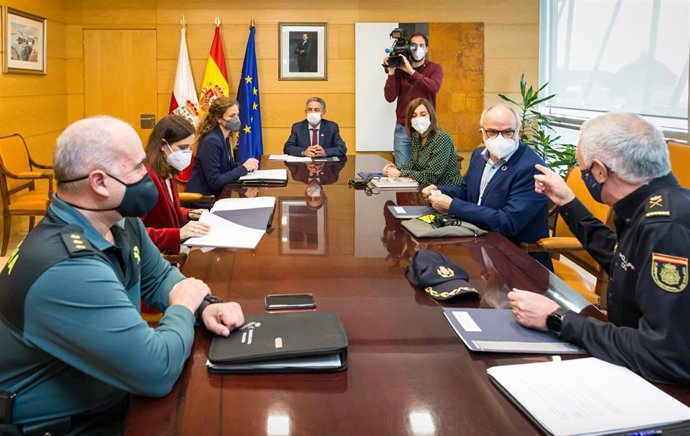 Revilla y Quiñones, entre otros, en la reunión del Centro de Coordinación Operativa (CECOR) para abordar la situación sanitaria y el despliegue de medios de cara a la próxima Semana Santa