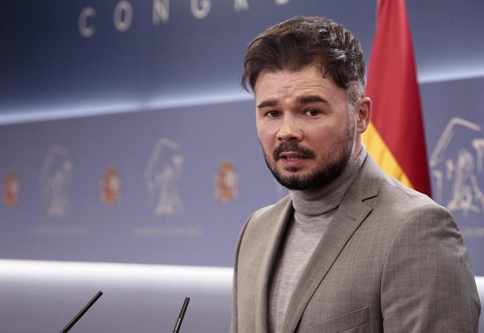 El portavoz parlamentario de ERC, Gabriel Rufián, en rueda de prensa 