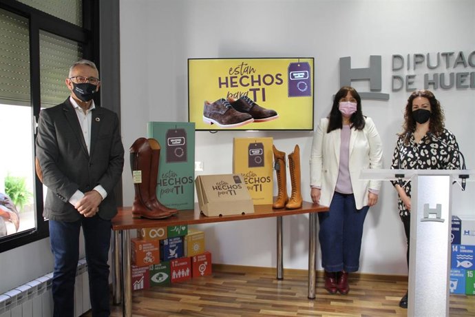 Diputación y ayuntamiento de Valverde del Camino impulsan una campaña de promoción para el calzado valverdeño.