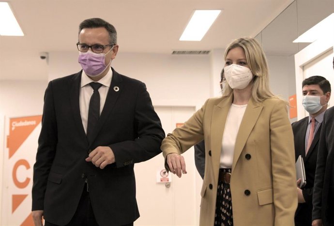 El secretario general del PSRM, Diego Conesa, y la coordinadora regional de Cs, Ana Martínez Vidal