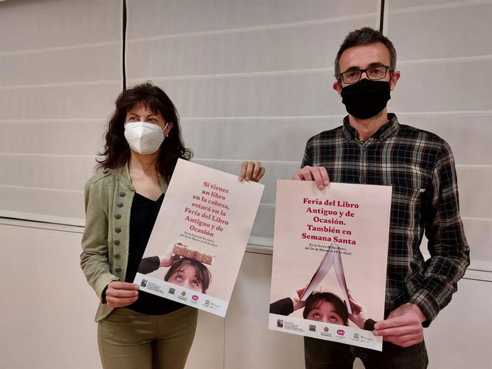 La concejal de Cultura y Turismo, Ana Redondo, y el secretario de Alvacal