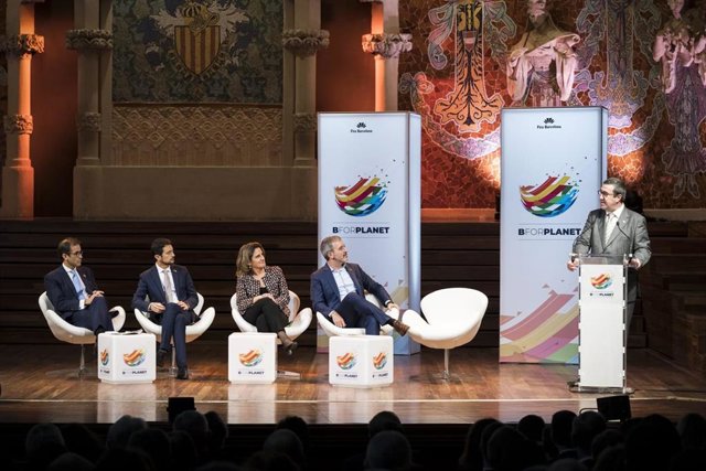 La vicepresidenta y ministra para la Transición Ecológica, Teresa Ribera; el conseller de Territorio, Damià Calvet; el primer teniente de alcalde de Barcelona, Jaume Collboni, el presidente de Fira de Barcelona, Pau Relat y Francisco Lombardo (BforPlanet)