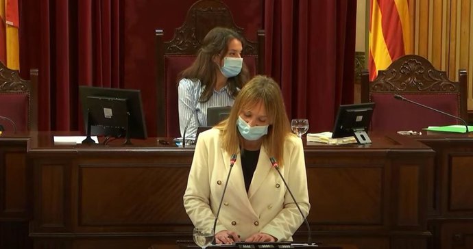 La diputada del PP Tania Marí, durante la defensa de la PNL en el Parlament.