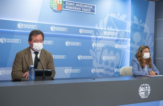 Rueda de prensa del protavoz del gobierno vasco bingen Zupiria y de la consejera de salud, Gotzone sagardui, tras el consejo de gobierno, en Vitoria