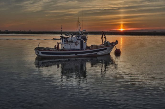 Un barco de pesca sostenible