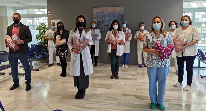 Entrega de la donación de los "cojines solidarios"