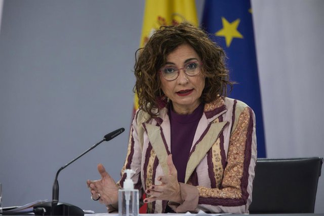 La ministra de Hacienda y portavoz del Gobierno, María Jesús Montero, interviene en una rueda de prensa tras la reunión del Consejo de Ministros, en La Moncloa, Madrid (España), a 23 de marzo de 2021.  