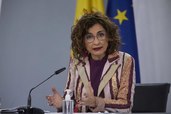 La ministra de Hacienda y portavoz del Gobierno, María Jesús Montero, interviene en una rueda de prensa tras la reunión del Consejo de Ministros, en La Moncloa, Madrid (España), a 23 de marzo de 2021. El Consejo de Ministros es el primero que se ha cele