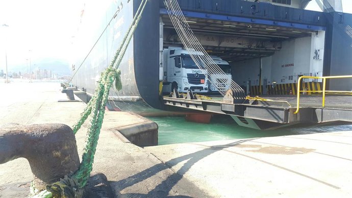 Archivo - Tráfico de mercancía en el puerto de Algeciras