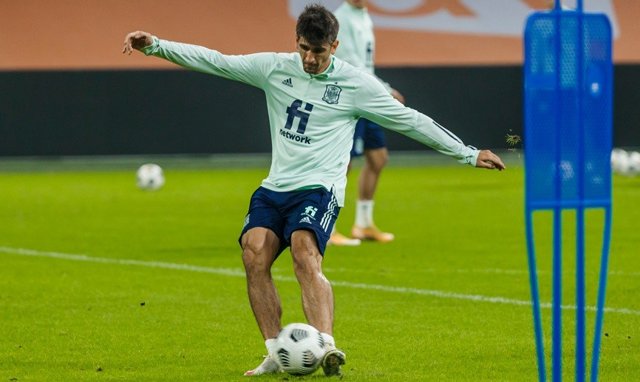 El jugador internacional Gerard Moreno en un entrenamiento con la selección española