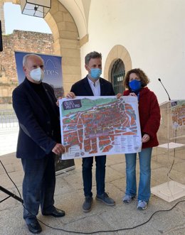 Presentación del mapa 'Cáceres paso a paso' para hacer un recorrido por donde habrá actividades esta Semana Santa