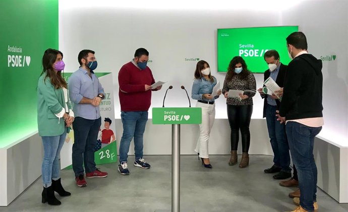 Pérez y Conde, en la rueda de prensa del PSOE de Sevilla