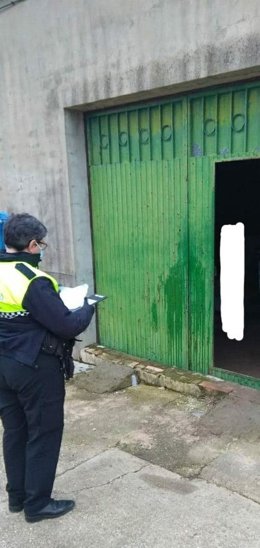 Archivo - Desalojo de una fiesta ilegal en Bollullos Par del Condado (Huelva)