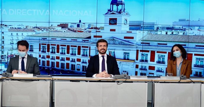 El líder del PP, Pablo Casado, junto al secretario general del PP, Teodoro García Egea, y la presidenta de la Comunidad de Madrid, Isabel Díaz Ayuso, en la reunión de la Junta Directiva Nacional del PP. En Madrid, a 23 de marzo de 2021.