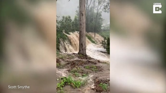 Este hombre descubre que tiene sus propias cataratas en el jardín de su propiedad tras una semana de lluvias