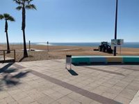 Trabajos en la playa de La Antilla en Lepe (Huelva) para su puesta a punto para Semana Santa