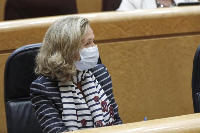 Archivo - La vicepresidenta tercera, Nadia Calviño, durante una sesión de control al Gobierno en el Senado, a 20 de octubre de 2020. 