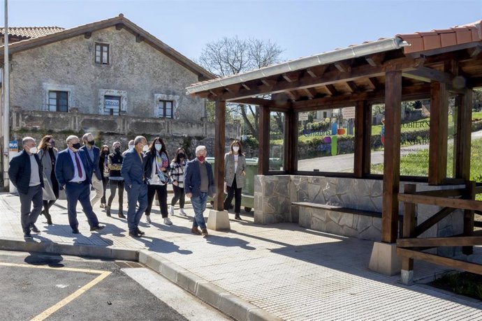 El Consejero De Industria, Turismo, Innovación, Transporte Y Comercio, Javier López Marcano, Visita Villaescusa