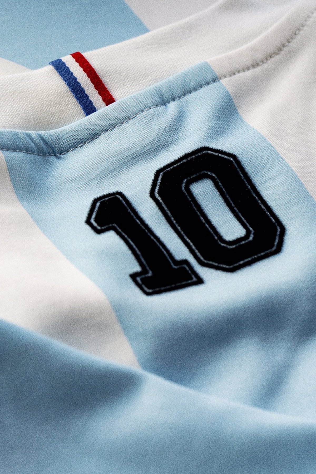 Le Coq Sportif inaugura su colección Legends una camiseta el Mundial 86