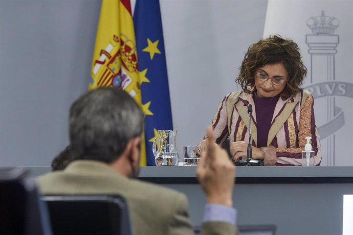 La ministra de Hacienda y portavoz del Gobierno, María Jesús Montero, interviene en una rueda de prensa tras la reunión del Consejo de Ministros, en La Moncloa, Madrid (España), a 23 de marzo de 2021.